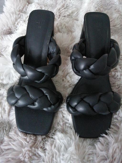  — ladies size *6*