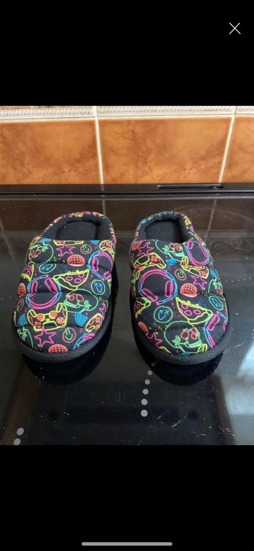  — Boys slippers