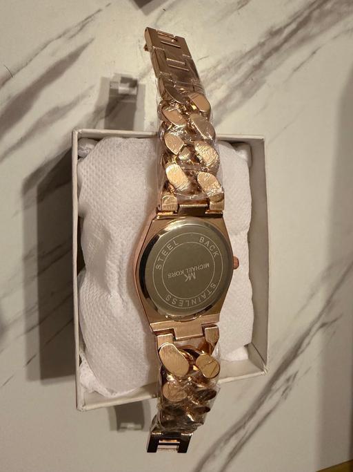  — Men’s styles Watch