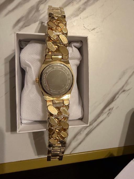  — Men’s watch