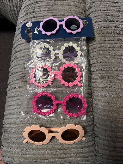  — X5 pairs kids sunglasses