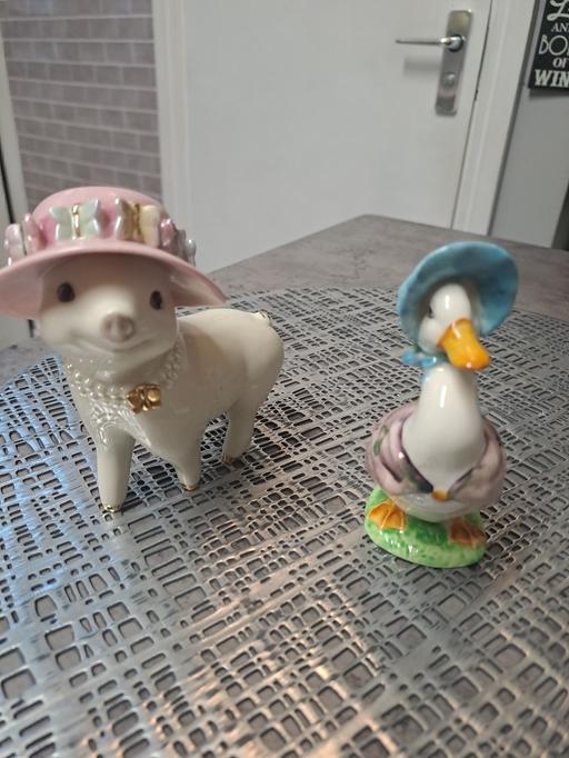  — 2x collectables ornaments