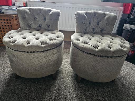 — Petite Chairs