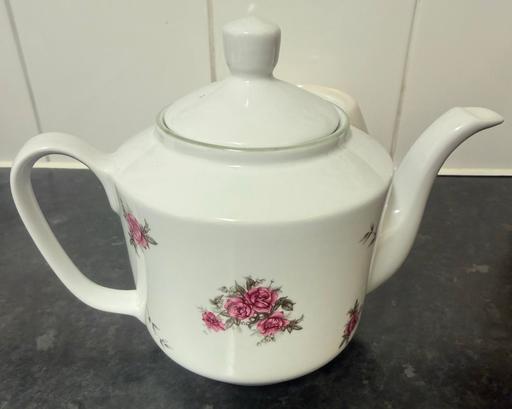 Lovely White Teapot with Warmer
