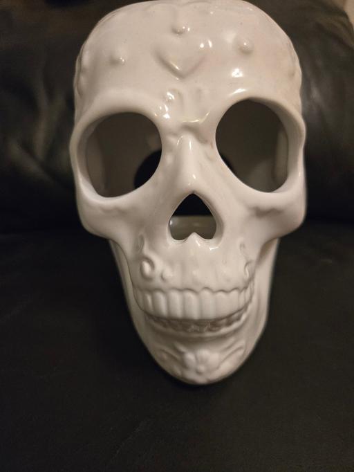  — Skull ceramic oil/wax burner