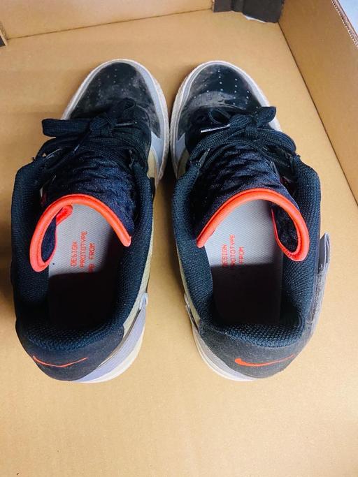  — Nike air trainers