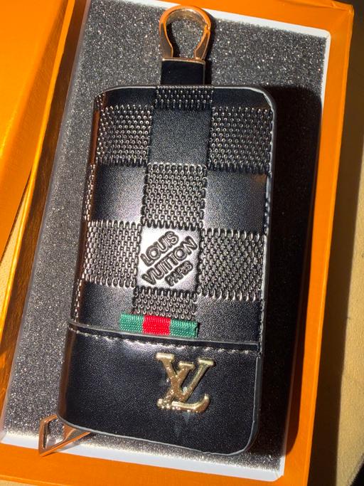  — Lv Keychain wallet