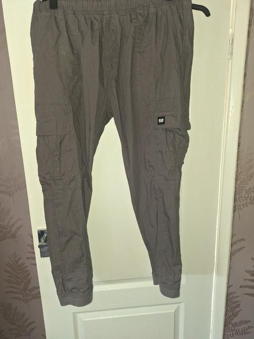  — Weekend Offender grey cargo trousers