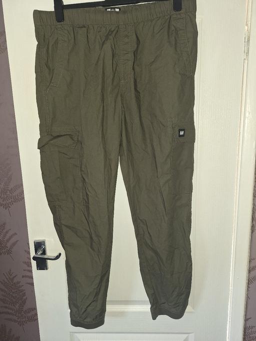 — Weekend Offender khaki cargo trousers