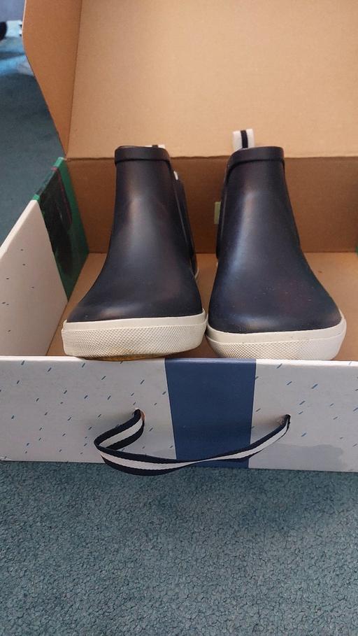  — Ladies Wellies