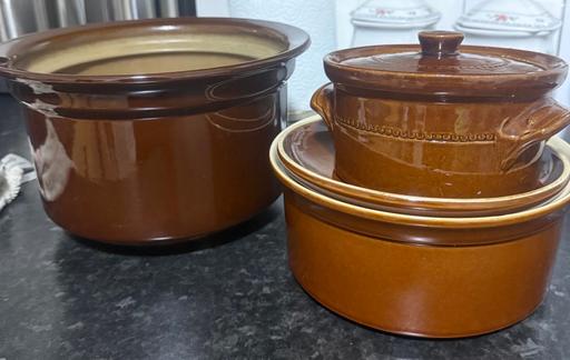  — BROWN CASSEROLE DISH WITH LID