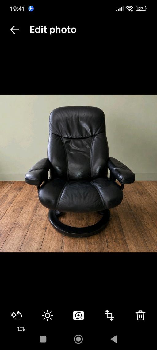  — Ekornes Stressless Consul Black Leather Recli