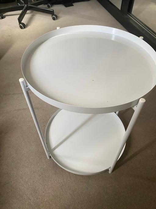  — Table round
