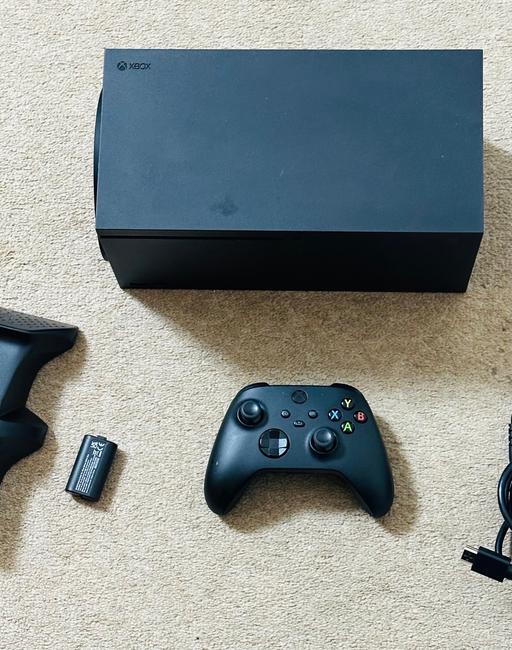  — XBox Series X - 1TB 4K - Charging Dock