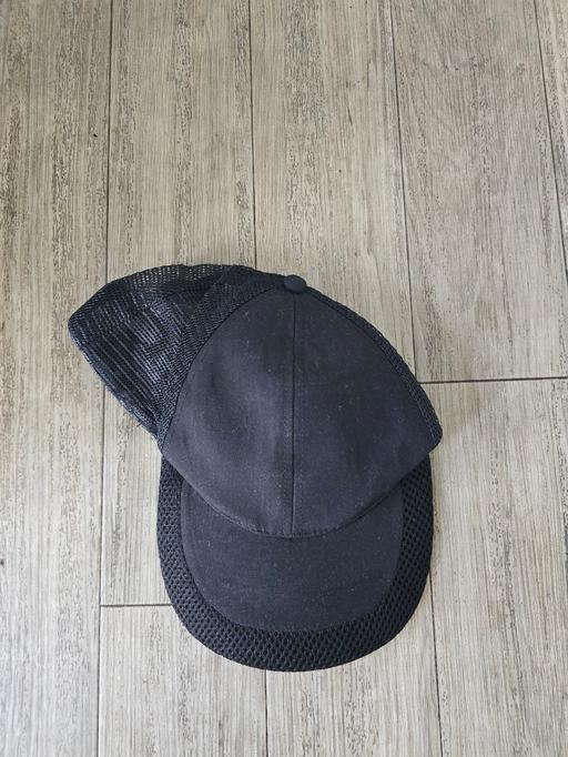  — Primark adult black cap
