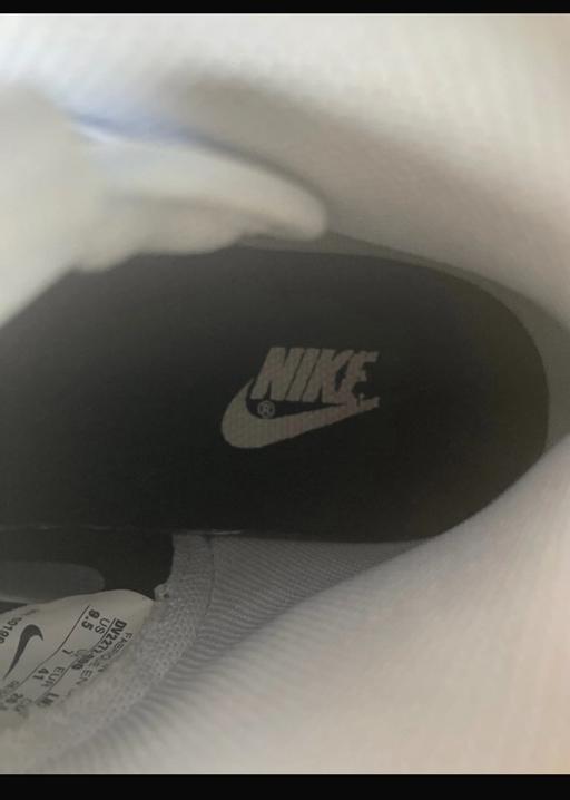  — nike trainers