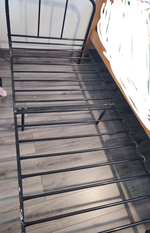 — single metal bed frame