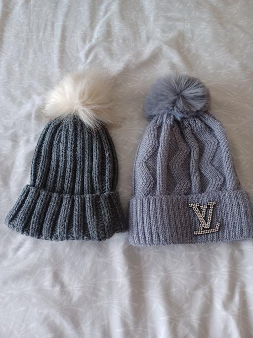  — 2 x bobble hats