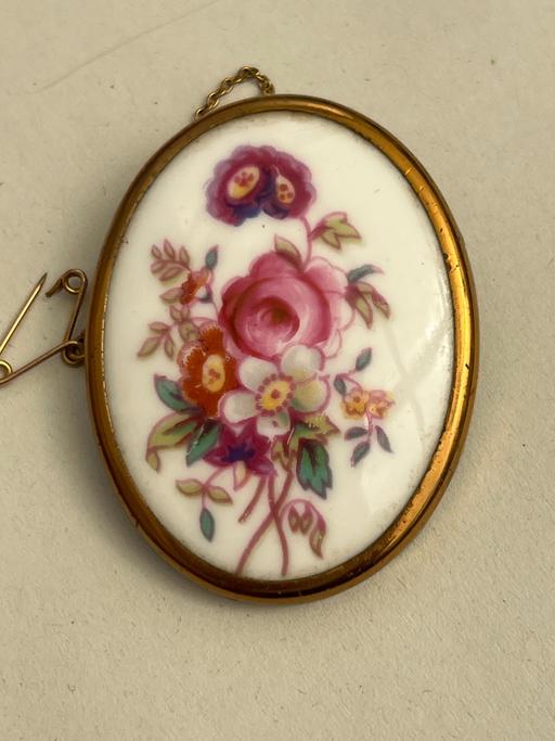  — Beautiful vintage royal Worcester brooch