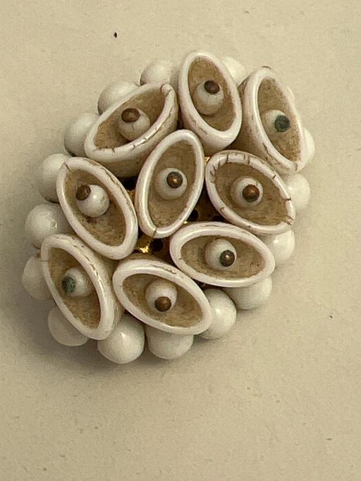  — Lovely vintage brooch
