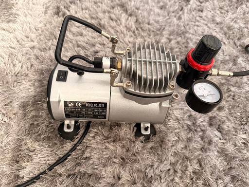  — Airbrush compressor