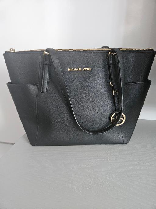  — Tote bag