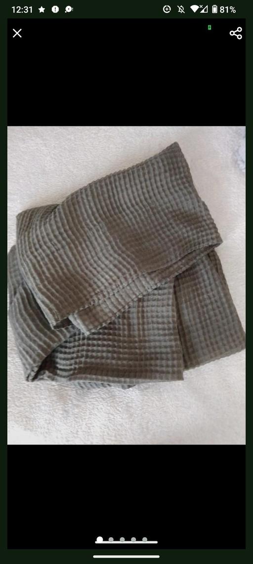  — scarf