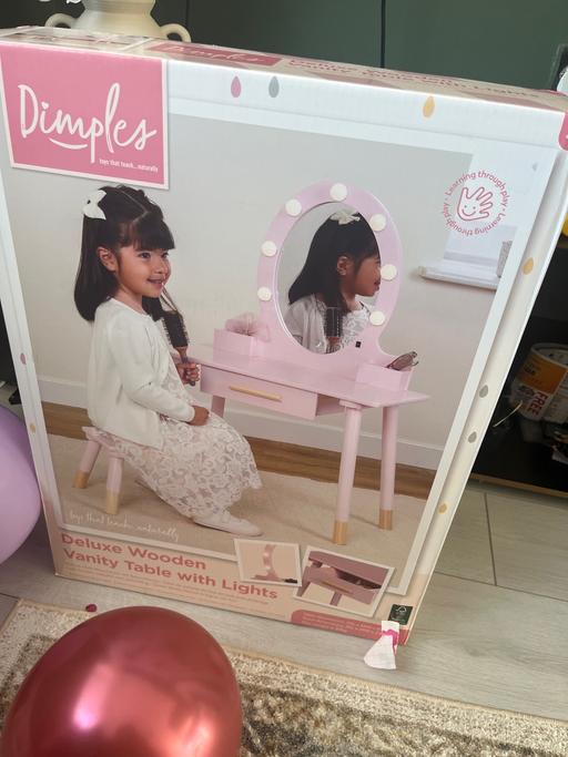  — Kids dressing table
