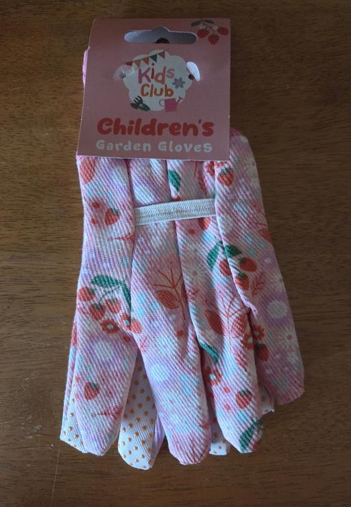  — 2 x GARDENING GLOVES x 2