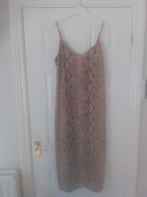  — LADIES H/M DRESS SPLIT AT SIDE