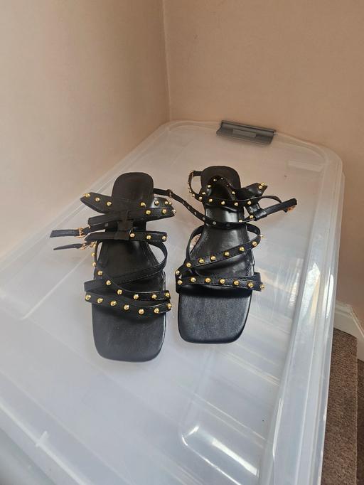  — Ladies sandals, size 7..NEW