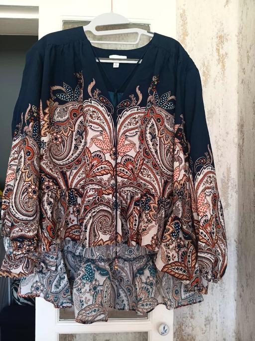  — H&M paisley blouse xl