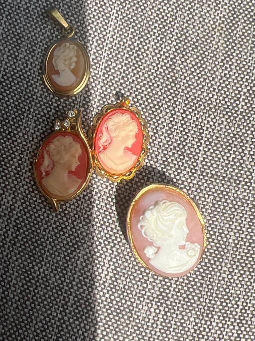  — Vintage cameo pendants & brooch