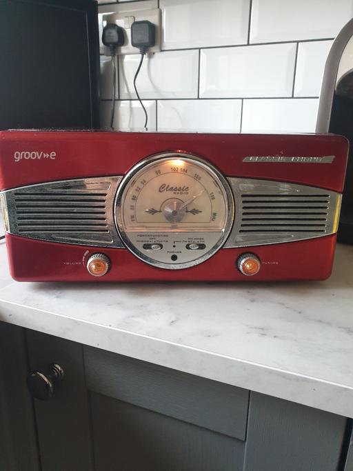  — Retro style radio &Record player