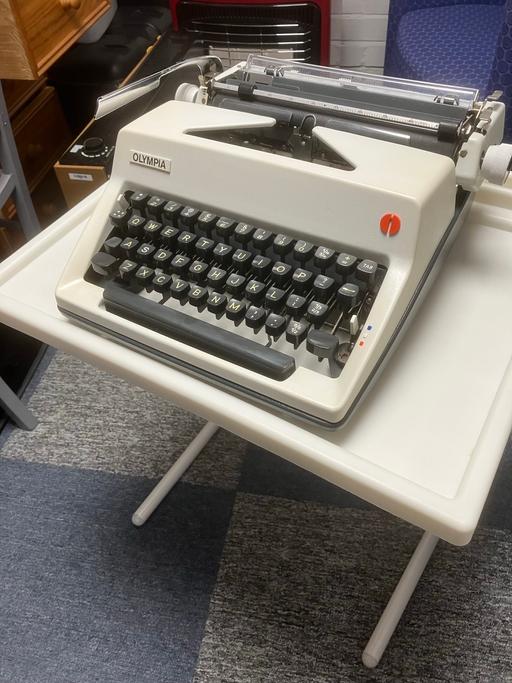  — Olympus Manual Portable Typewriter