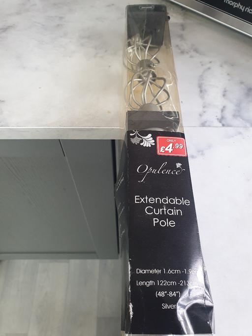  — Silver extending curtain rail