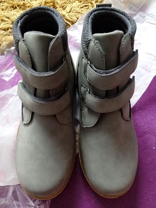  — new pair of ladies boots size 5