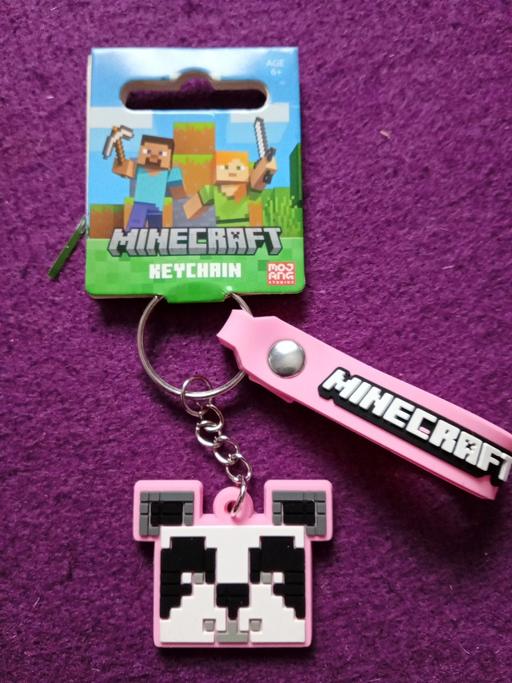  — brand new MINECRAFT KEYCHAIN