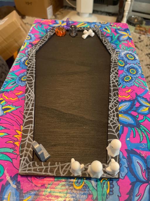  — Coffin shaped trinkets tray