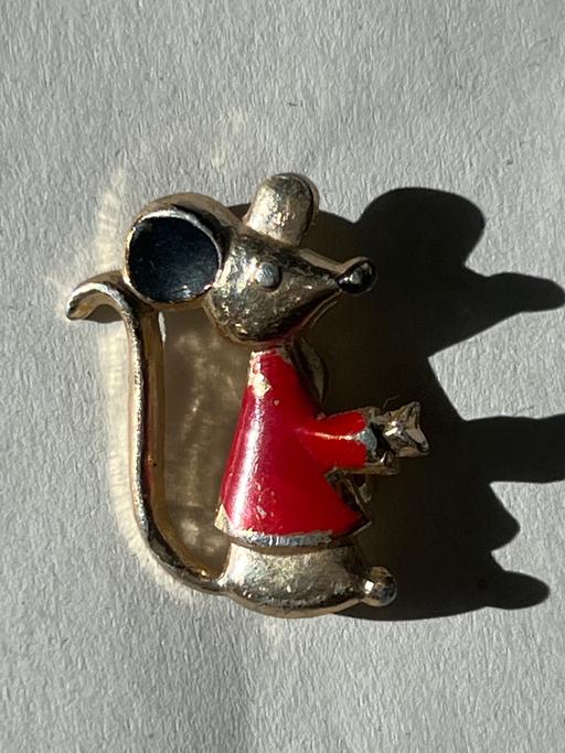  — Vintage brooch