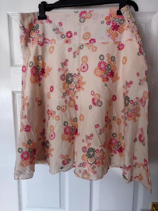  — Women's floral skirt size 18