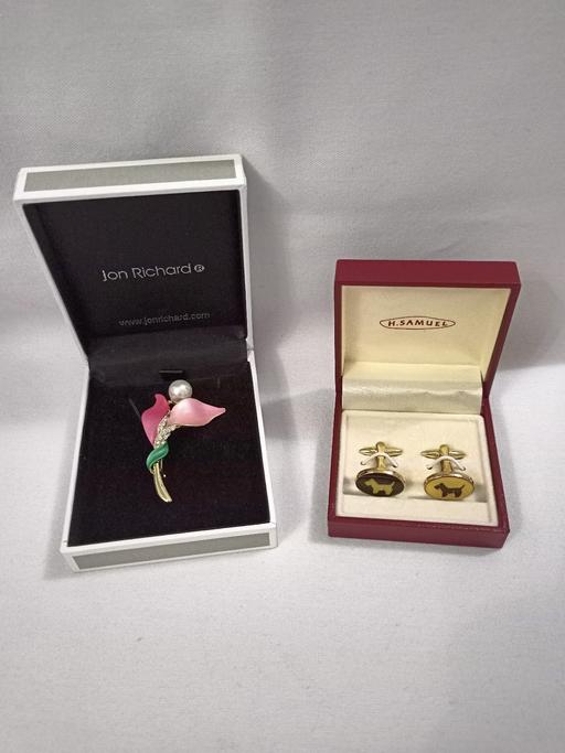  — ENAMEL CUFFLINKS & FLORAL BROOCH.