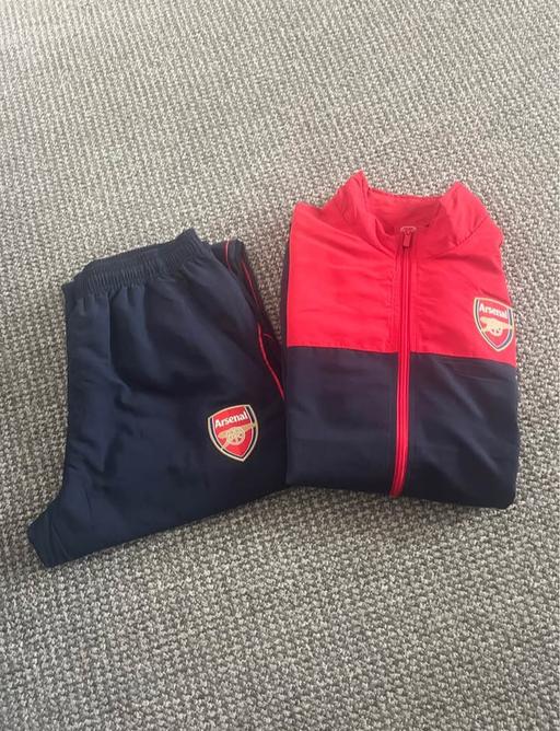  — boys medium arsenal track suit