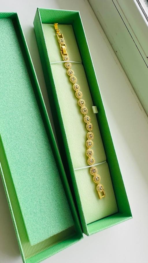  — Bracelet