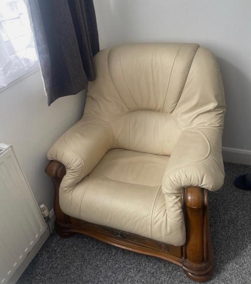  — stunning genuine italian leather armchair