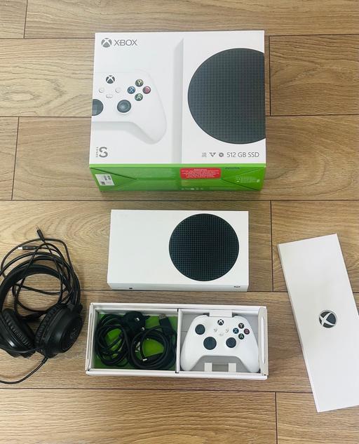  — XBox Series S - 512GB SSD - Headset - Box