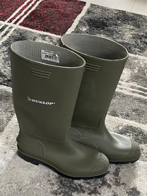  — Men’s Dunlop Wellington boots size 10 Green.