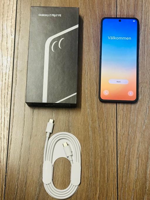  — Samsung Galaxy Z Flip7 FE 128GB Unlocked Box
