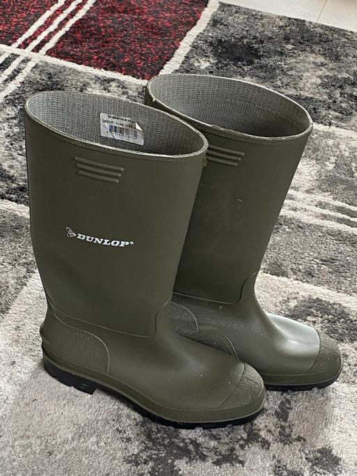 — Men’s Dunlop Wellington boots size 10 Green.