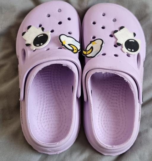  — Crocs